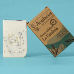 Savon exfoliant avec emballage naturel.