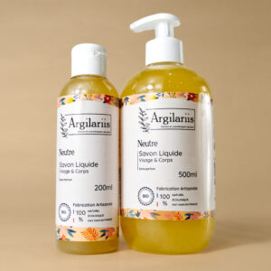 Deux flacons de savon liquide naturel sans parfum.