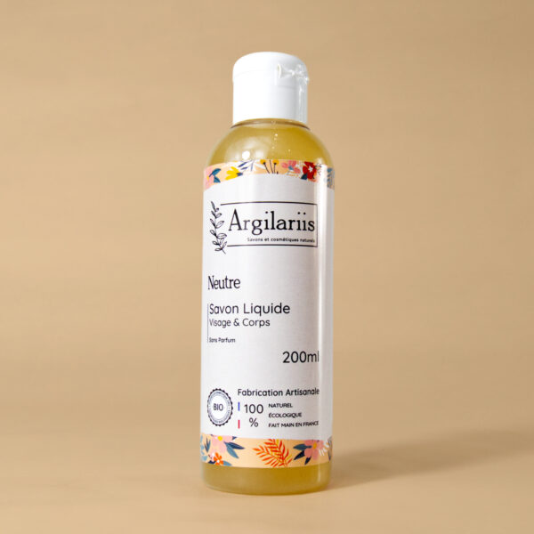 Savon liquide bio pour visage et corps.