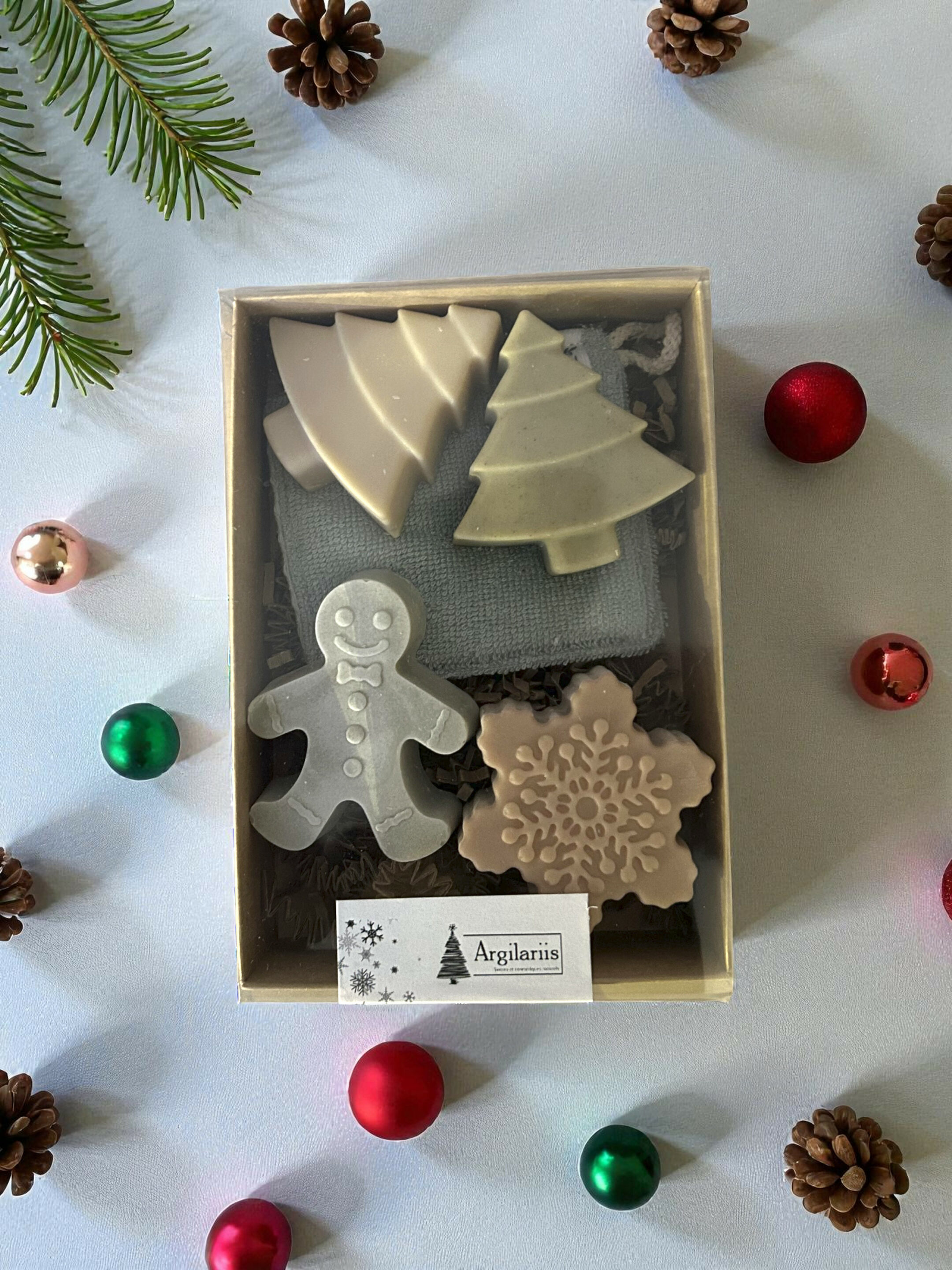 Ensemble de décorations de Noël en chocolat.